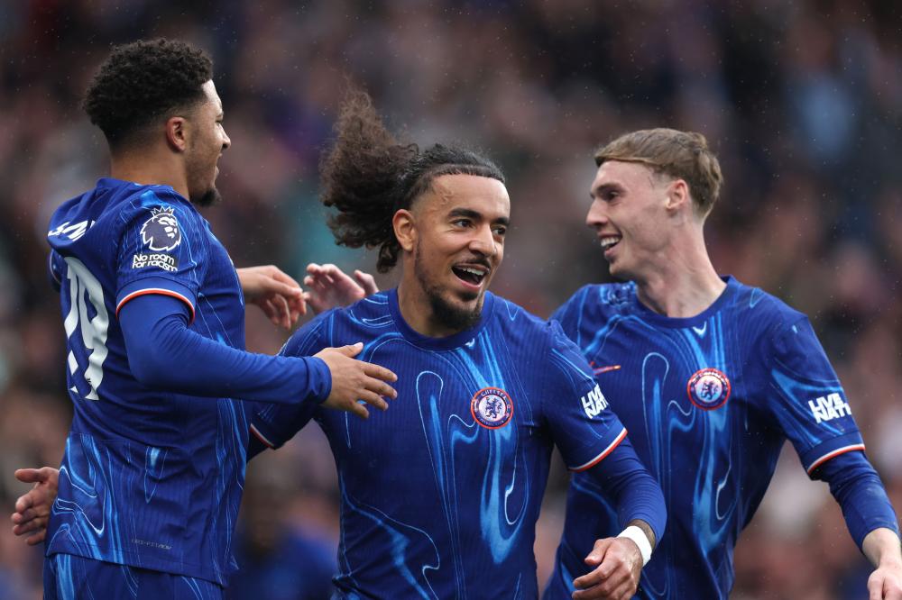 成为各界瞩 成为各界瞩